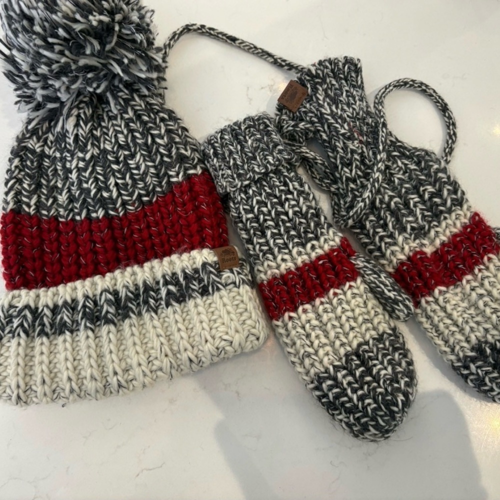 Roots Canada Chunky Knit Winter Set Beanie Hat + Mittens | One Size